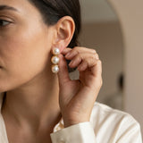 Aretes Colgantes de Tres Perlas