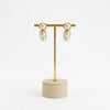 Aretes Colgantes de Tres Perlas