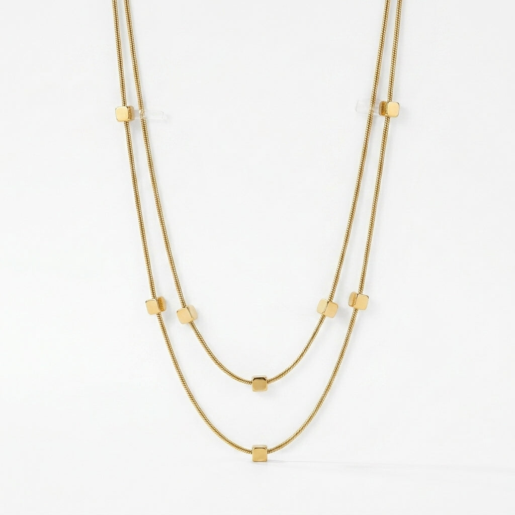 Collar Doble con Cubos Dorados